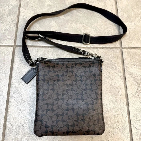 Coach Signature Crossbody Shoulder Bag - Picture 2 of 8